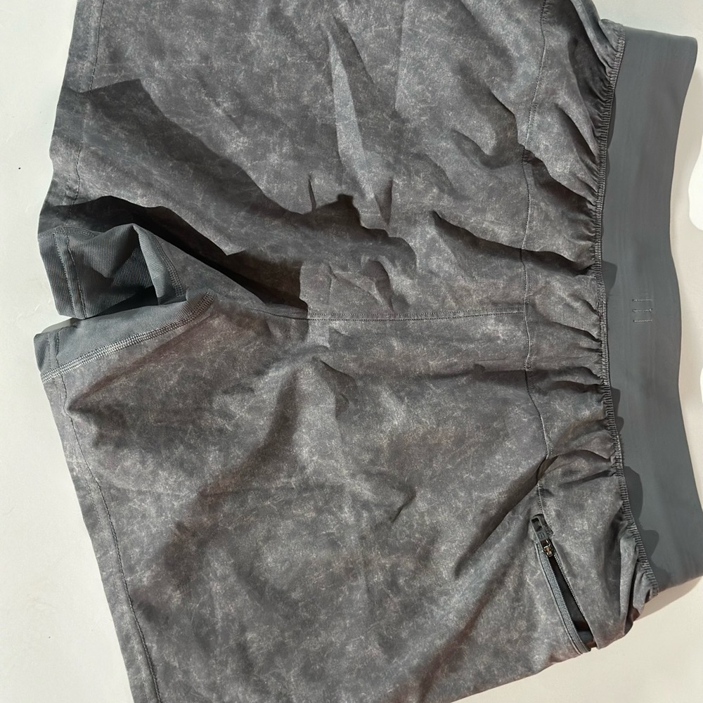 lululemon T.H.E. Short 5 in inseam - Picture 2 of 3